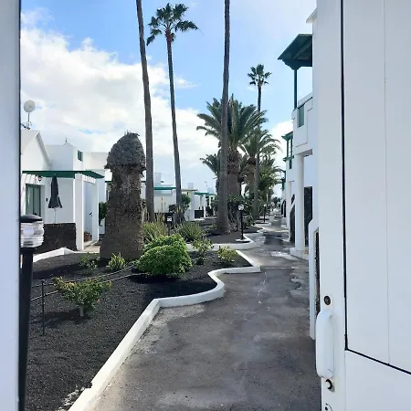 House Near The Sea With Pool Apartman *