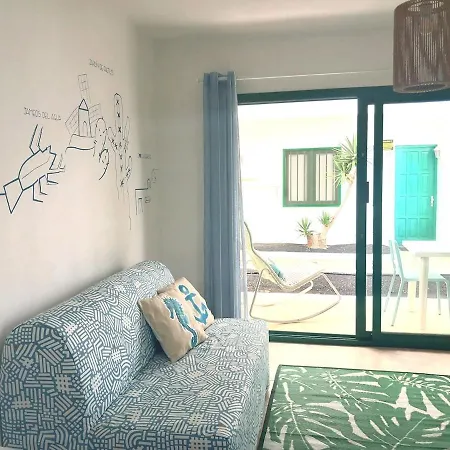 House Near The Sea With Pool Apartmán