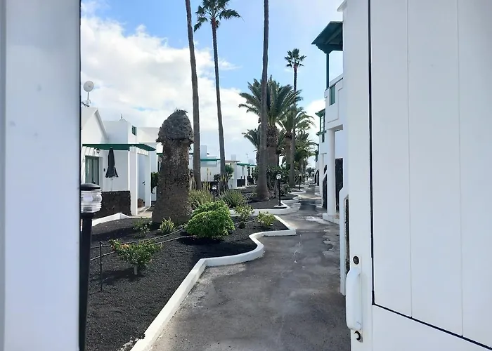 House Near The Sea With Pool Lägenhet *