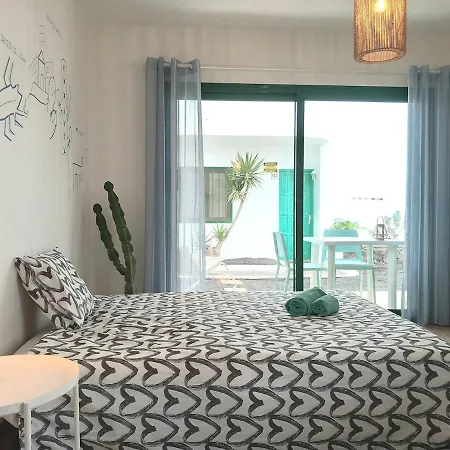 House Near The Sea With Pool Lejlighed